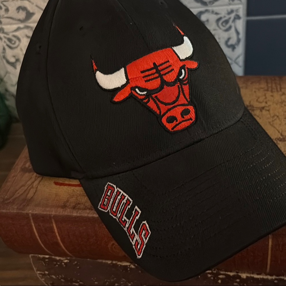 NBA Bulls Black and Red Hat
